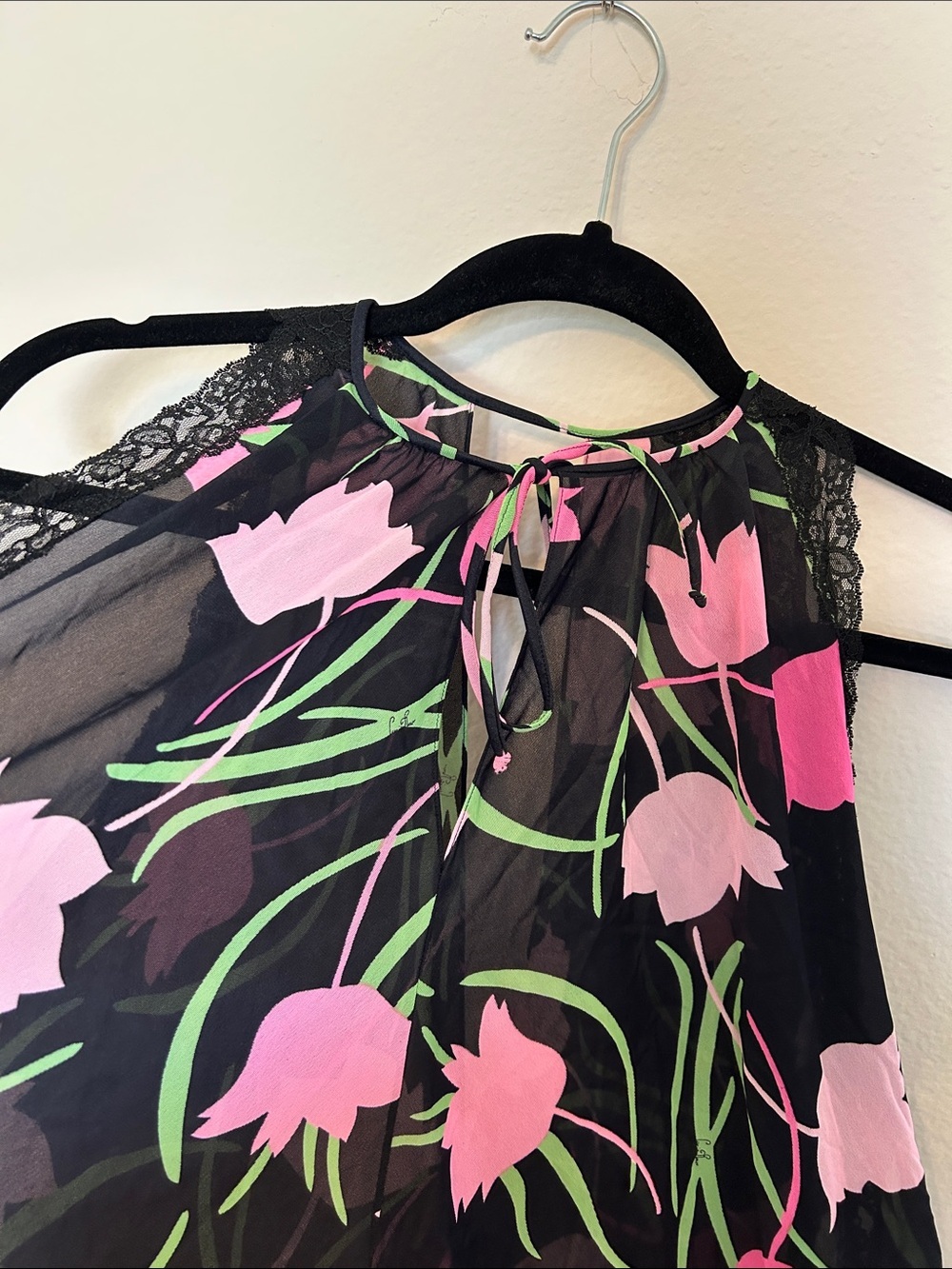 Vintage Claire Sandra Lucie Ann 60’s Black Floral Chemise with Pink Tulip Print - Picture 6 of 11